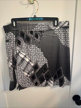 Callaway Black & White Mixed-Pattern Skort